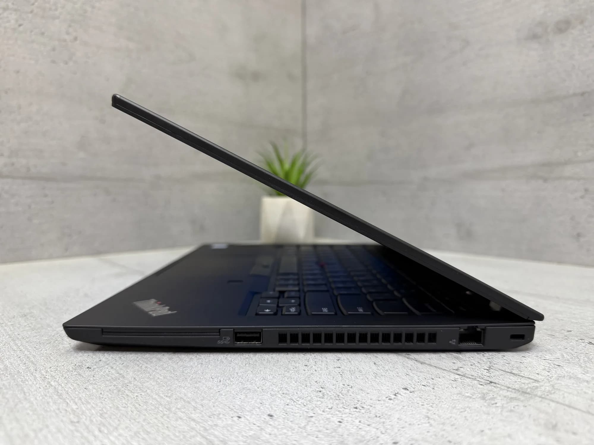 Ноутбук Lenovo ThinkPad T490